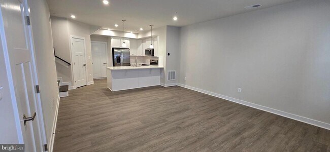 Building Photo - 2542 -A Verona Pl