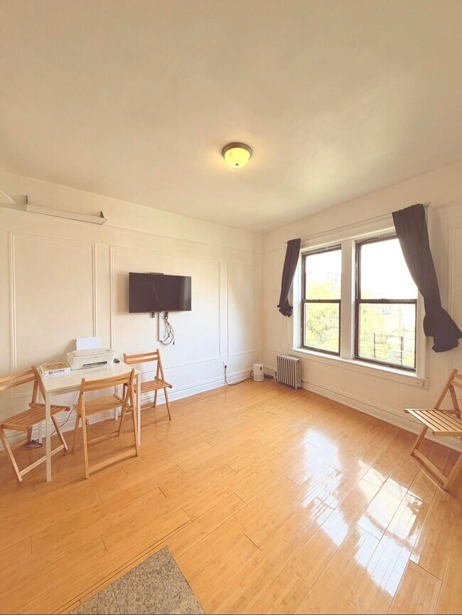 Foto del edificio - 57 Corbin Ave