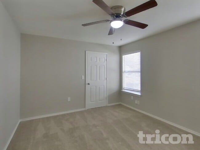 Foto del edificio - 6323 Cougar Village