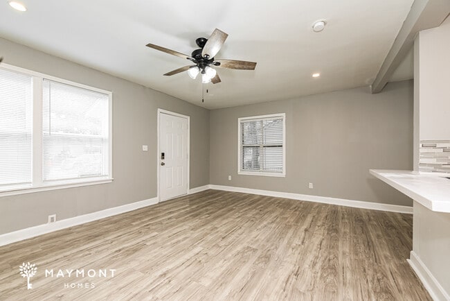 Building Photo - 943 Saranac St