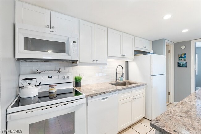 Foto del edificio - 240 Palm Dr