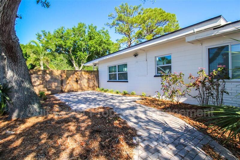 Primary Photo - 243 N Lime Ave