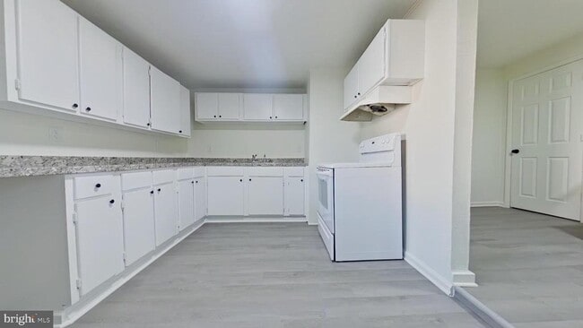 Building Photo - 548 S Loudoun St