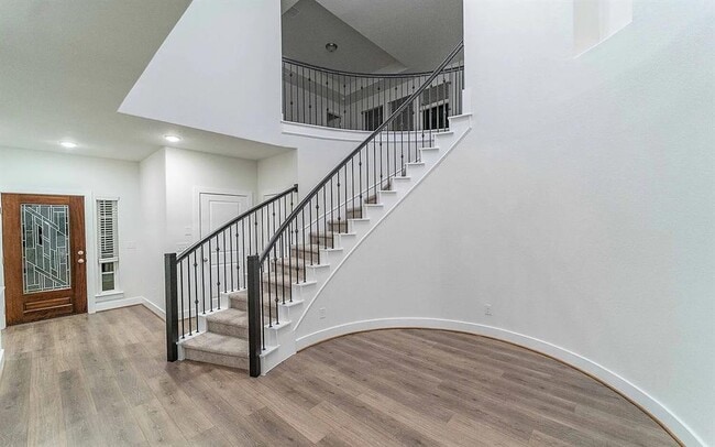 Building Photo - 213 Alicante Ln