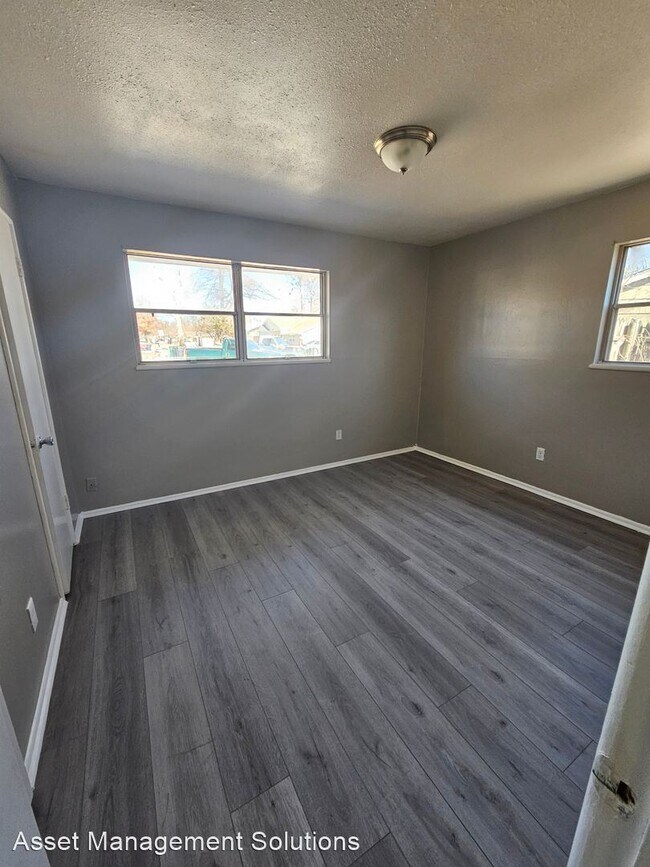 Building Photo - 4 br, 1 bath House - 6104 NW 24th St