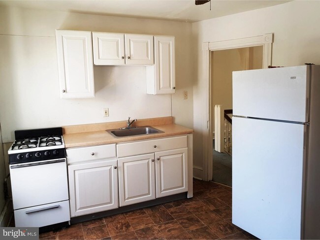 Building Photo - 10 Delsea Dr