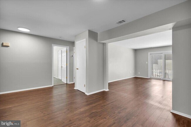 Foto del edificio - 915 Silver Ct