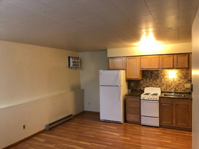 Building Photo - 429 E Broadway St