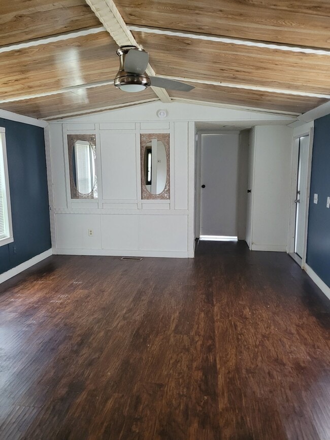 Building Photo - 310 Country Springs Dr