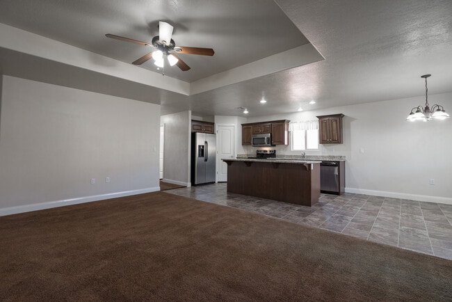 Building Photo - 3 Bedroom Home in Washington