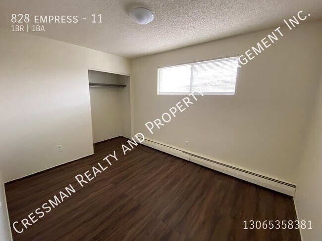 Building Photo - 1 bed 1 bath APARTMENT located in Rosemont...