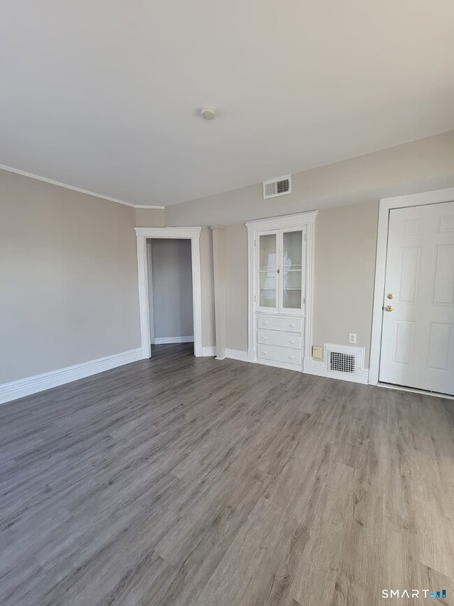 Building Photo - 187 Hart St