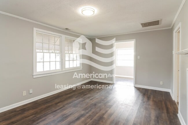 Foto del edificio - 1324 Macon Ave