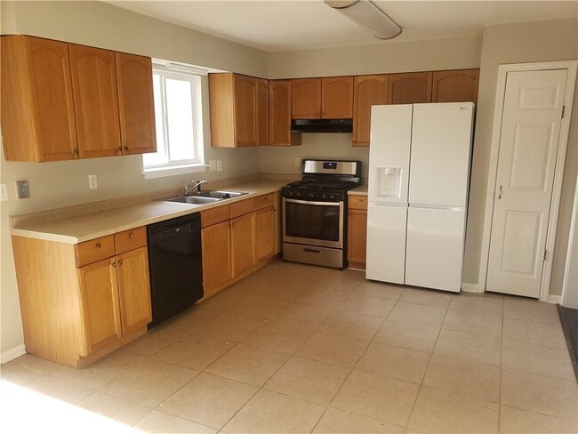 Building Photo - 2270 Salem Dr