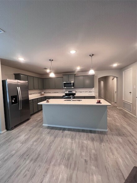 Foto del edificio - 7400 Gangway Dr