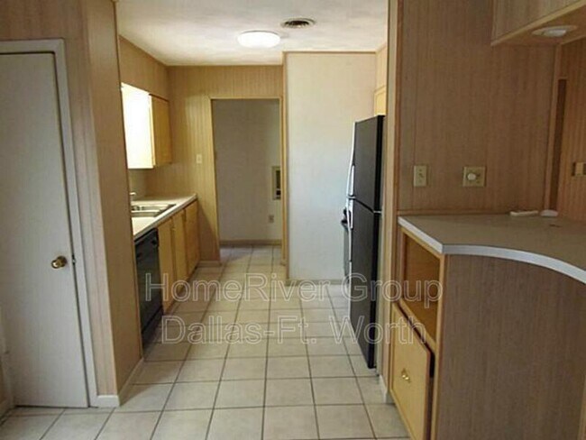 Building Photo - 833 Jadewood Dr