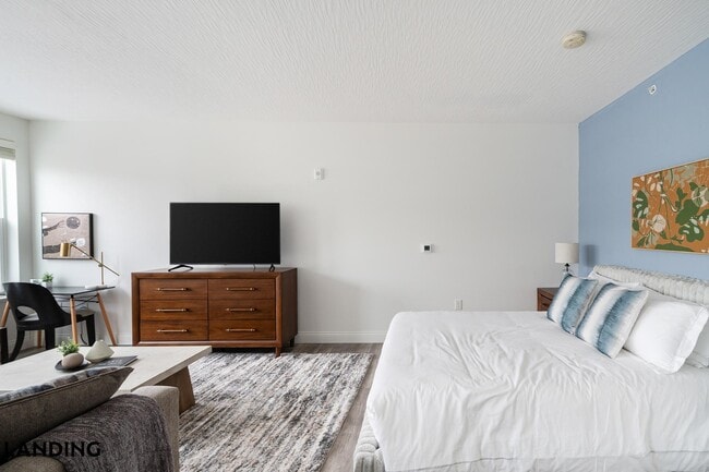 Building Photo - 210 W 5th Ave