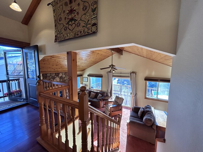 Building Photo - 262 Delle Dr