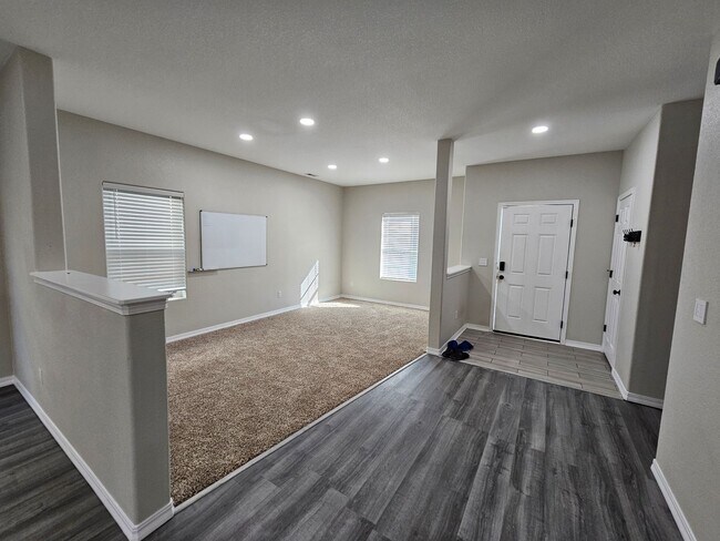 Foto del edificio - 3 Bed 3 bath house in 80925!!