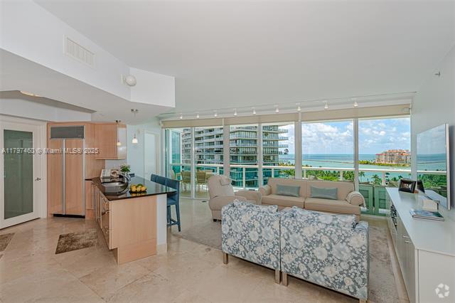 Building Photo - 1000 S Pointe Dr