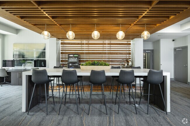 Sala de estar - District West Apartments