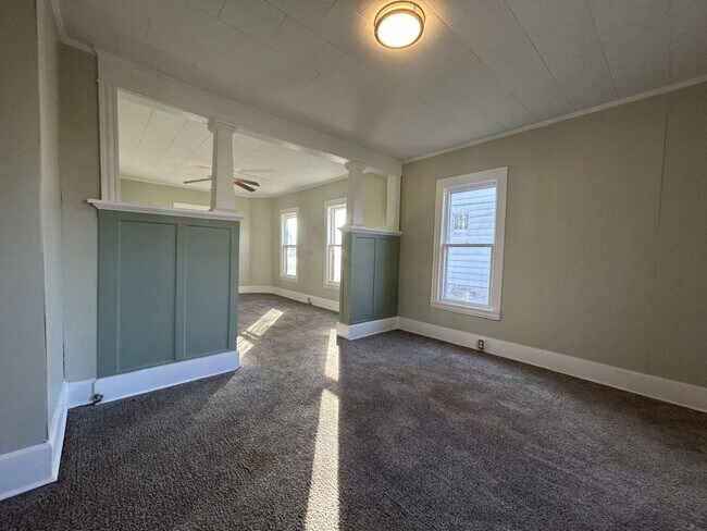 Building Photo - 200 N Almond St