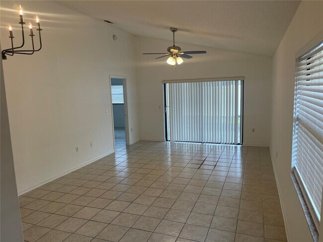 Foto del edificio - 4352 Sandhurst Dr