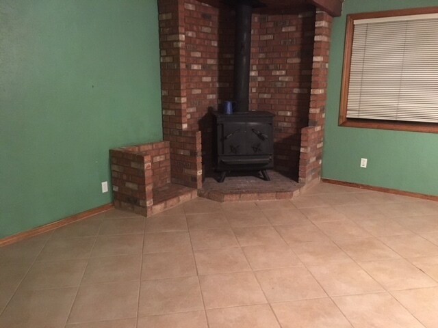 Building Photo - Beautiful Greenlaw Home