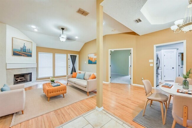 Building Photo - 1136 Park Glen