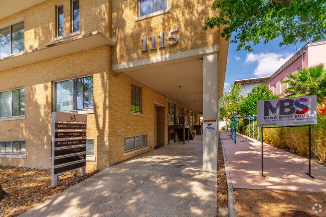 Foto del edificio - St. Benedict's Lofts