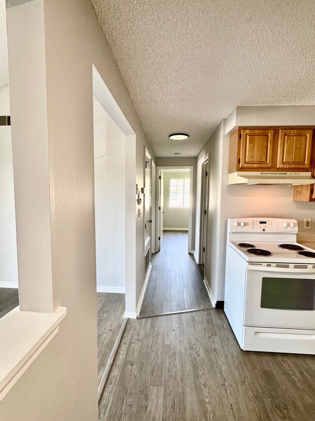 Building Photo - Creekside Lane Apartments
