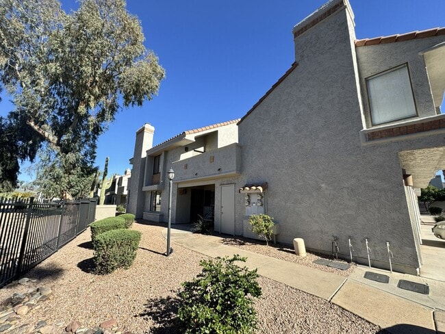 Building Photo - VENETIAN II 2 BEDROOM 2 BATH CONDO WITH GARAGE IN HEART OF NORTH SCOTTSDALE