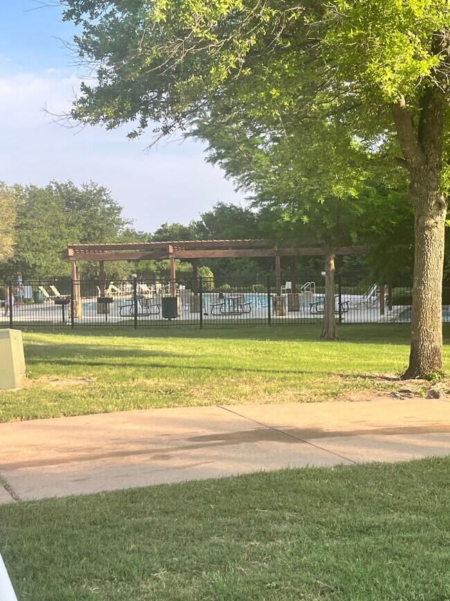 Foto del edificio - 207 Rose Garden Way