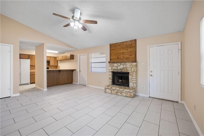 Building Photo - 906 Country Aire Dr