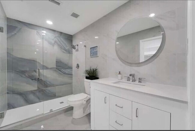 Foto del edificio - 2926 Forest Hills Ln
