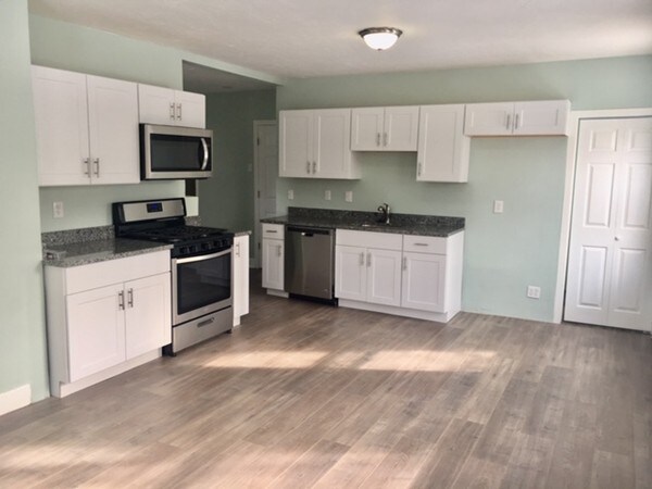 Foto principal - 13 Readville St