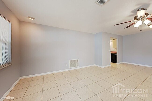 Building Photo - 2213 Lauren Dr