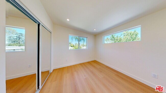 Foto del edificio - 6445 Satsuma Ave