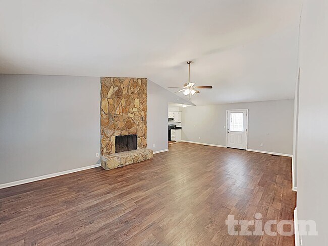 Building Photo - 208 Pond Ridge Rd E