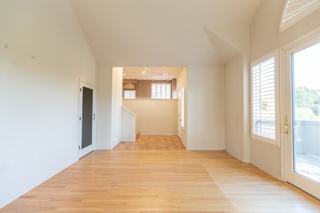 Building Photo - 922 Ventura Way