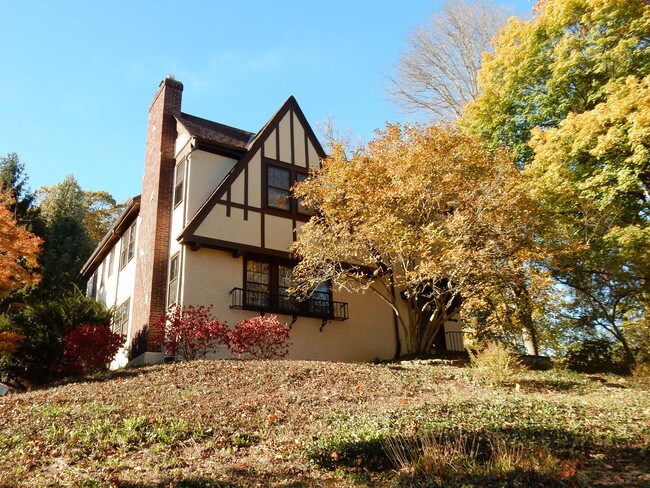 Building Photo - 4445 Erie Ave