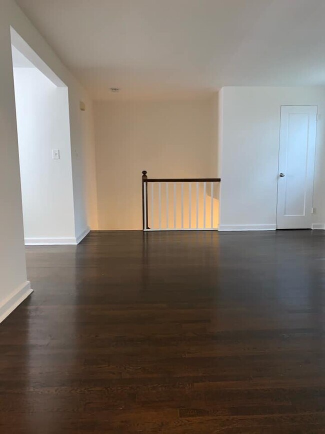 Building Photo - 45 Manor Dr
