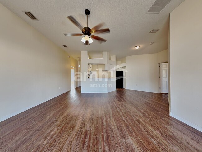 Foto del edificio - 4306 Reynolds Oaks Pl