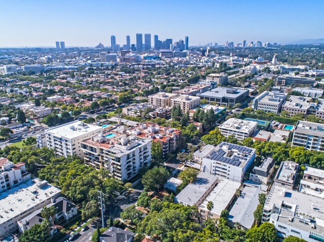 Beverly Ray Apartments photo'