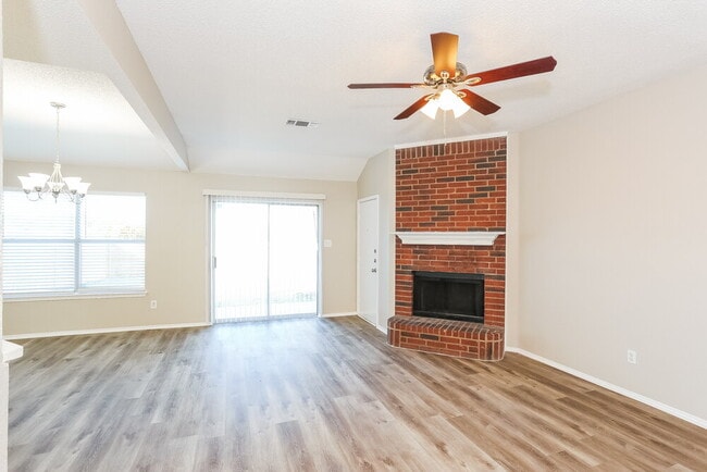 Foto del edificio - 1041 Glencrest Dr