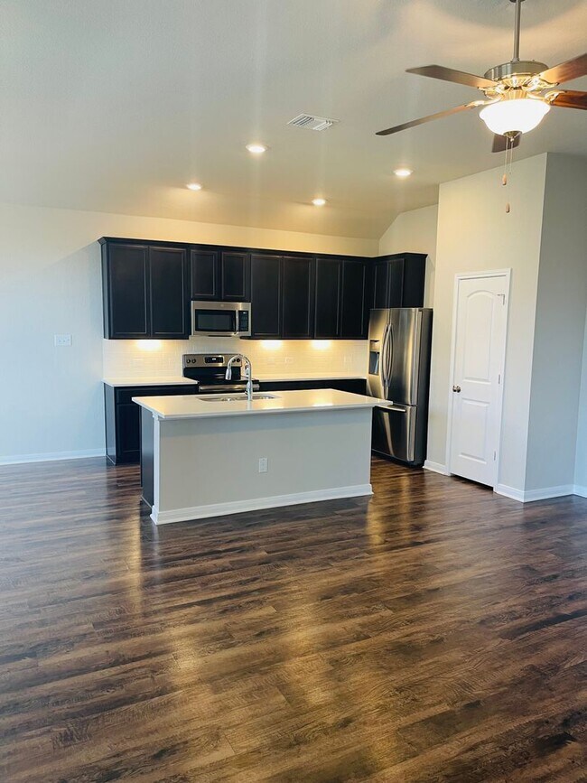 Building Photo - 3 BEDROOM, PLUS OFFICE, BELTON ISD