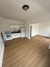 Building Photo - 118 E 3rd St