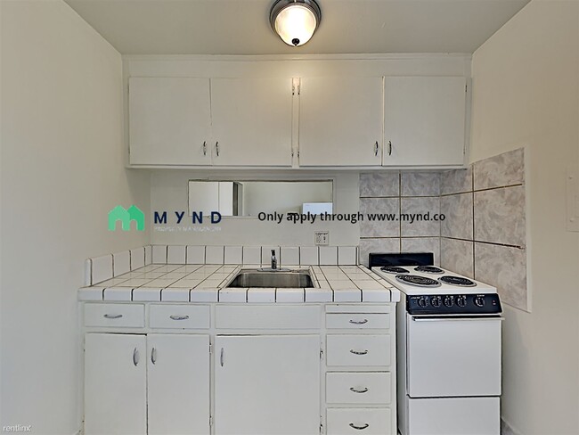 Building Photo - 1 br, 1 bath Apartment - 457 S 10th St Unit 8