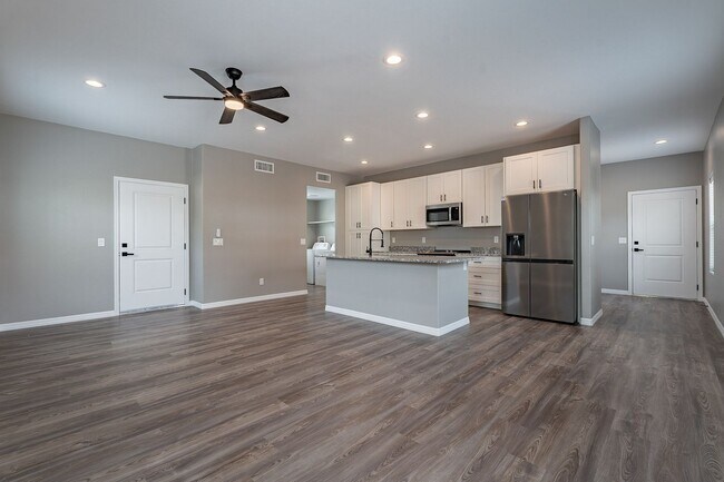 Foto del edificio - 830-832 E. 7th St. ( 830-1, 830-2, 832 )