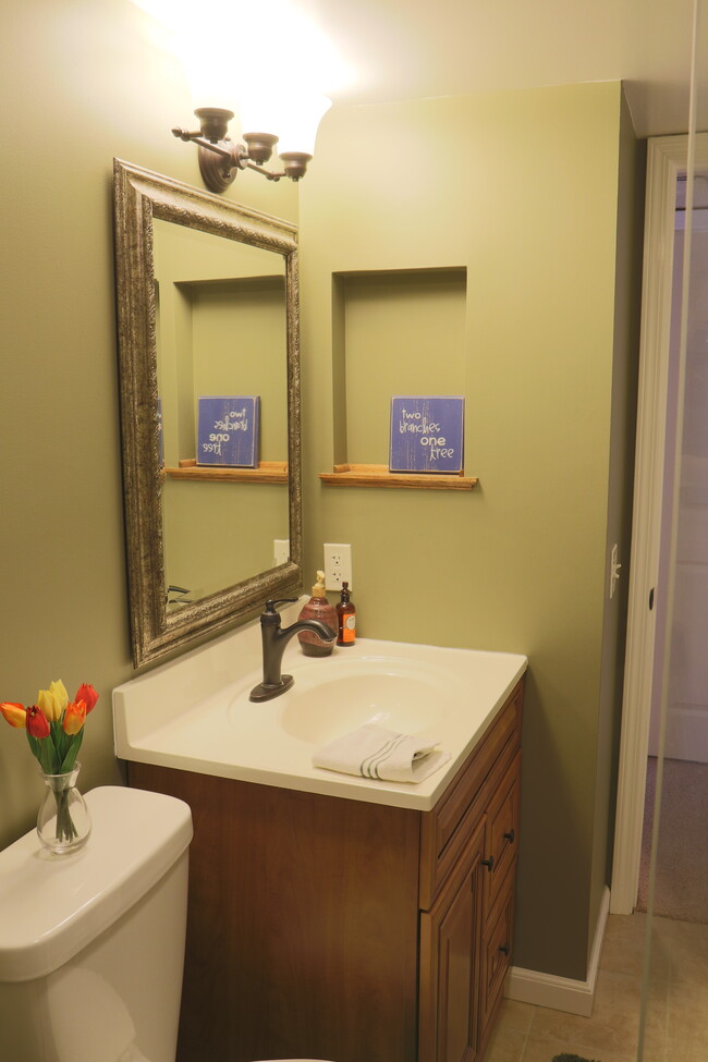 Baño de nivel inferior - 7096 Stratford Rd